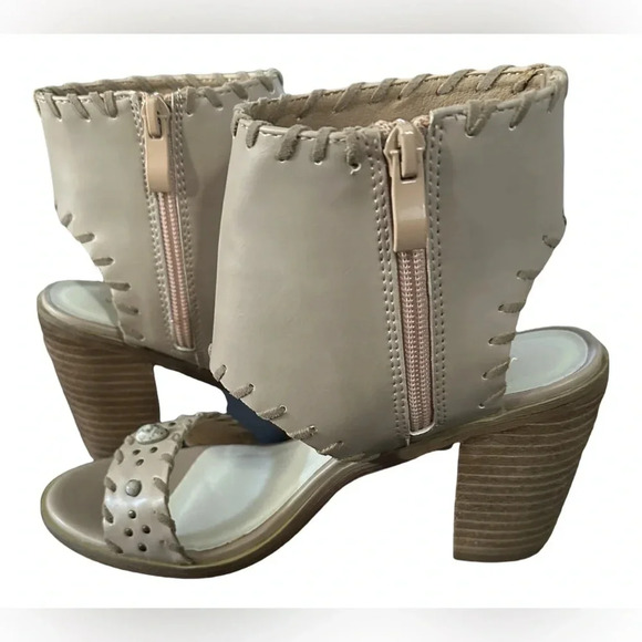 Very Volatile Women's Boho Heeled Sandal Blush color Sz 7 new - Picture 7 of 8